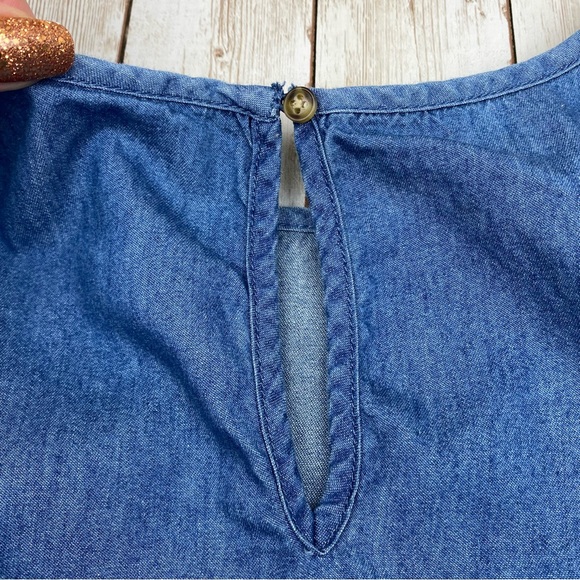 🌺$5  
Universal Thread Chambray Peplum Long Sleeve Top- S - Picture 9 of 12